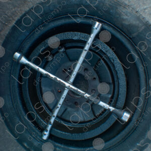 Wheel with a cross wrench