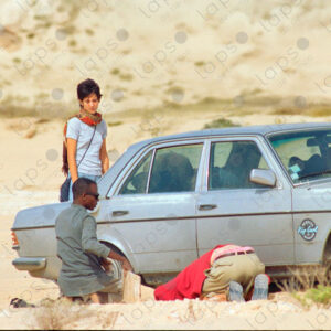 Digging up the car in the Western Sahara desert